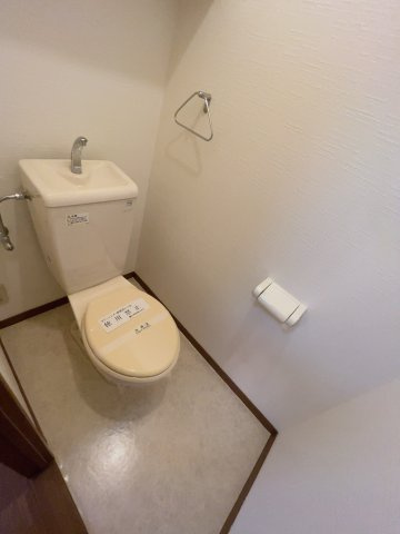 シャトル　ピーチのトイレ|別部屋反転間取りのお写真となります。