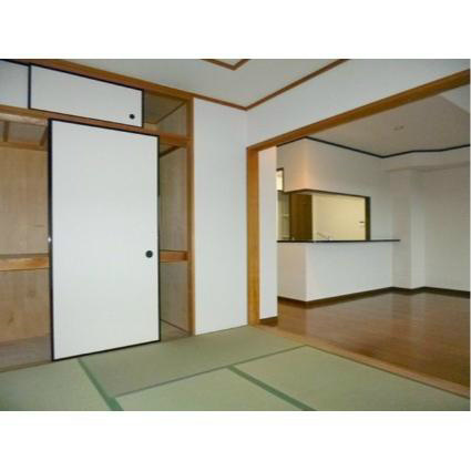 ライオンズガーデン植田中央の居間・リビング