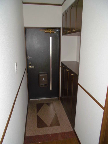 ライオンズガーデン植田中央の玄関