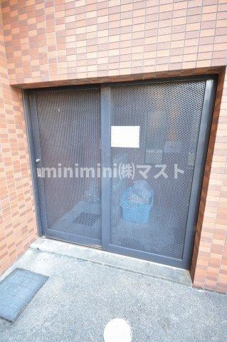 プレサンス梅田インテルノの玄関