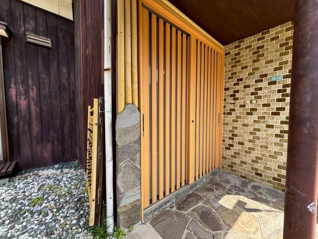 今村北　中古戸建の玄関