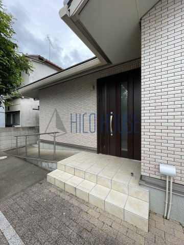 松下邸貸家のエントランス