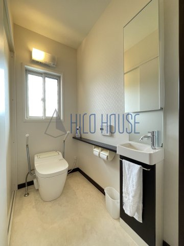 松下邸貸家のトイレ