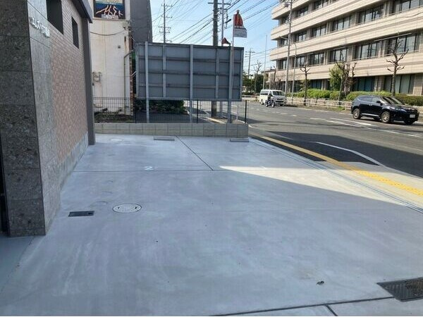 エムズハウス鳴海の駐車場