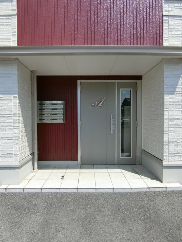 レセンテSFK　A棟のエントランス