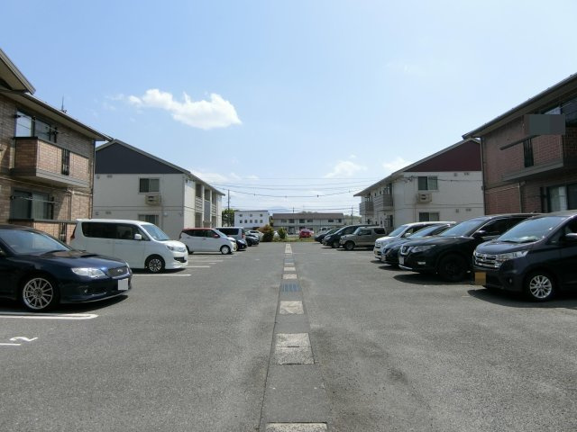 レセンテSFK　A棟の駐車場