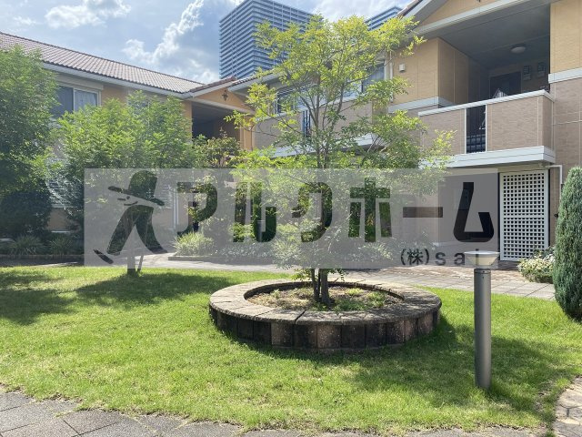 ラパン久宝寺B棟のエントランス