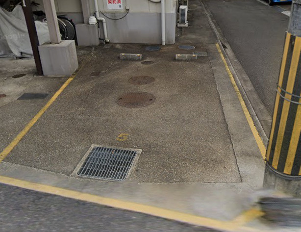 ハイタウンA棟の駐車場