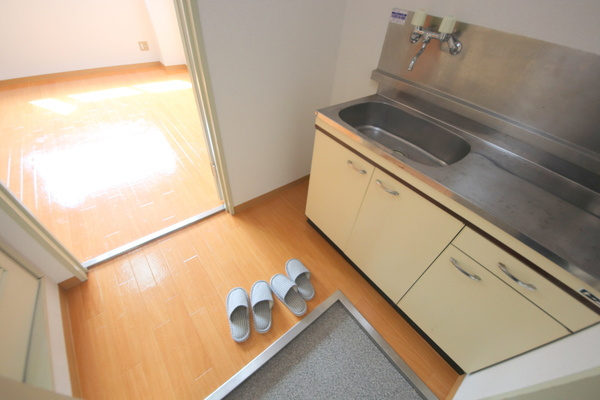 ハイタウンB棟の居間・リビング