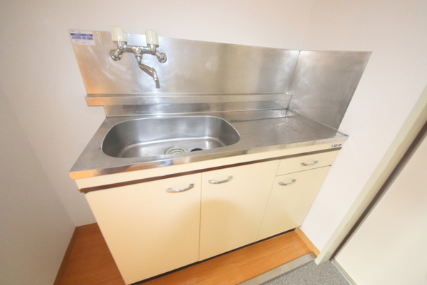 ハイタウンB棟のキッチン