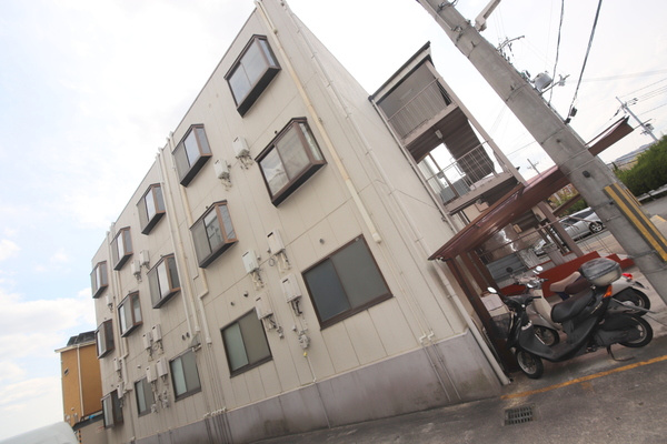 ハイタウンB棟の外観