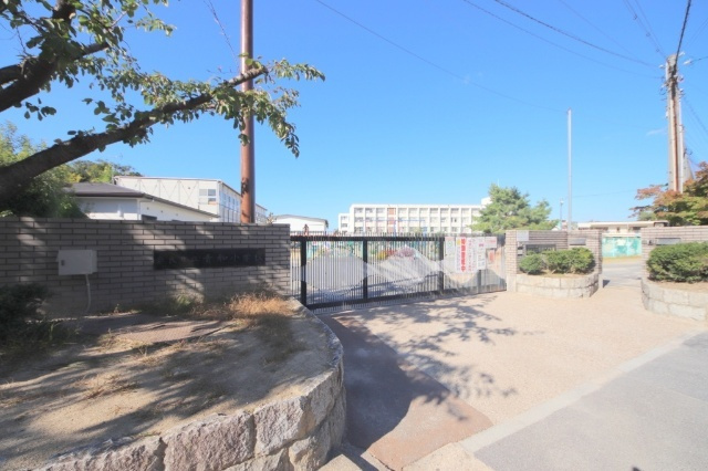 アクシアAの周辺|小学校「奈良市立青和小学校まで937m」