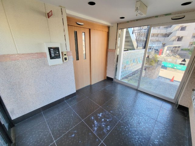 リッチヒル富雄のエントランス