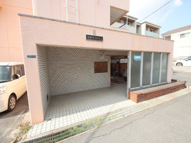 大和ビルマンションB棟のエントランス