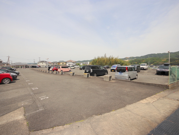 第6サンコウヒルズの駐車場