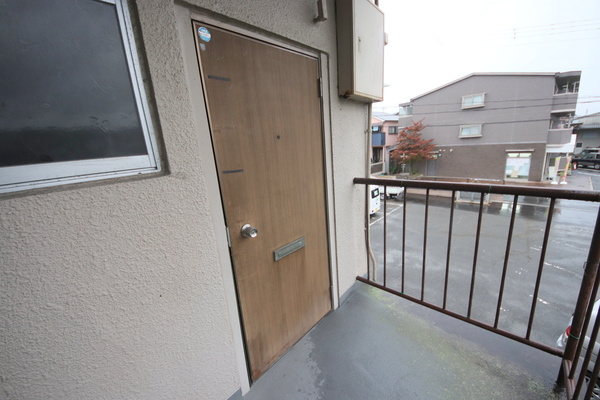生駒市壱分町の賃貸マンションの玄関