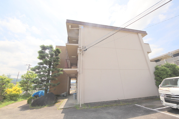 生駒市壱分町の賃貸マンションのエントランス