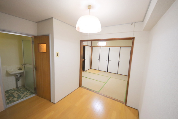 生駒市壱分町の賃貸マンションの居間・リビング