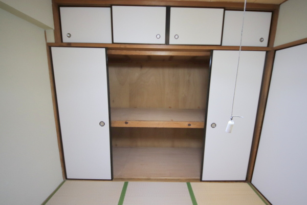 生駒市壱分町の賃貸マンションの収納