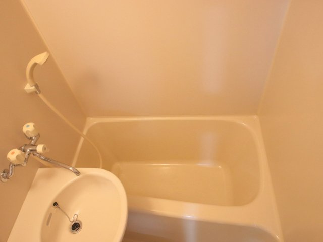 ハイタウンA棟の浴室