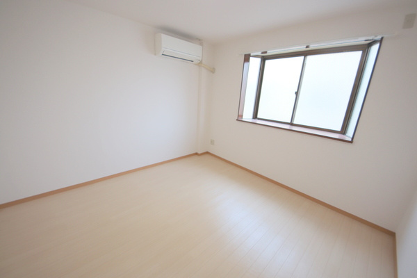 ハイタウンA棟の居間・リビング