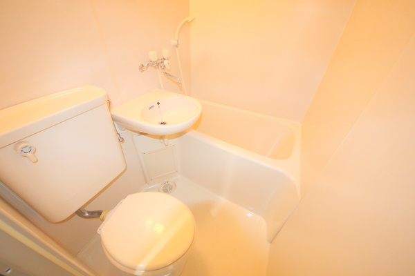 ハイタウンA棟の浴室