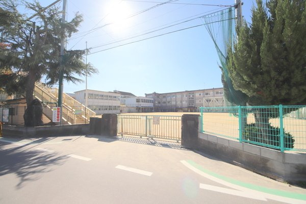 ガーデンハイツ高川の周辺|小学校「奈良市立富雄北小学校まで567m」