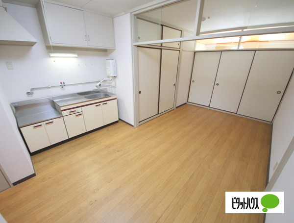 ガーデンハイツ高川の居間・リビング