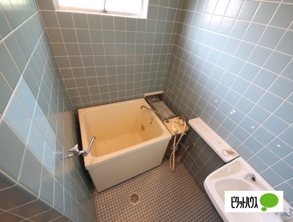 ガーデンハイツ高川の浴室