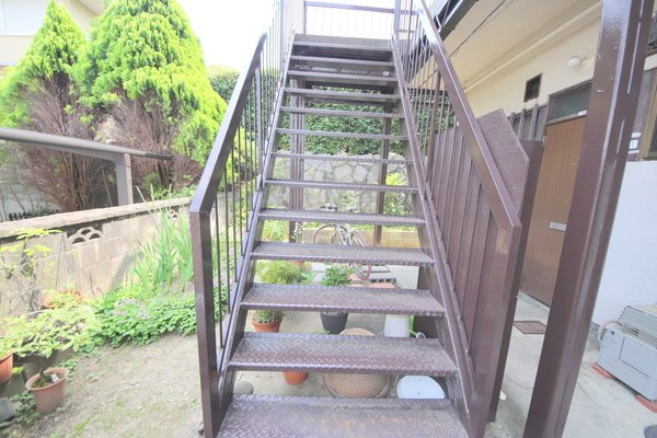 高雅苑のエントランス