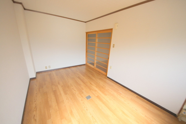 下村コーポⅢの洋室