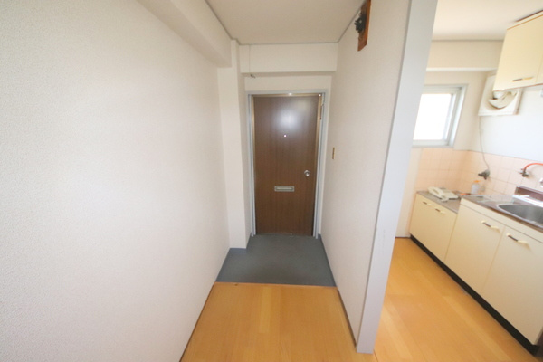 壱分マンションの玄関