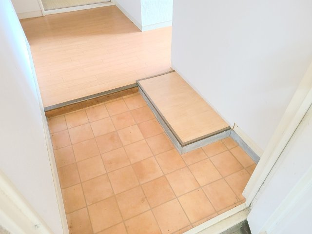 生駒市本町の賃貸マンションの玄関