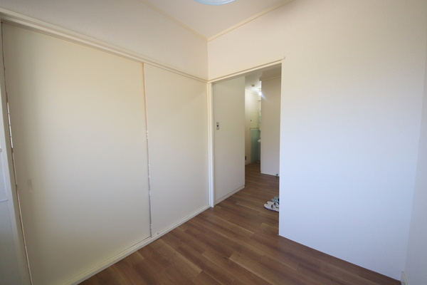 生駒市本町の賃貸マンションの居間・リビング