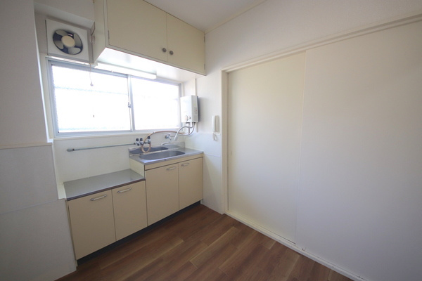 生駒市本町の賃貸マンションの居間・リビング