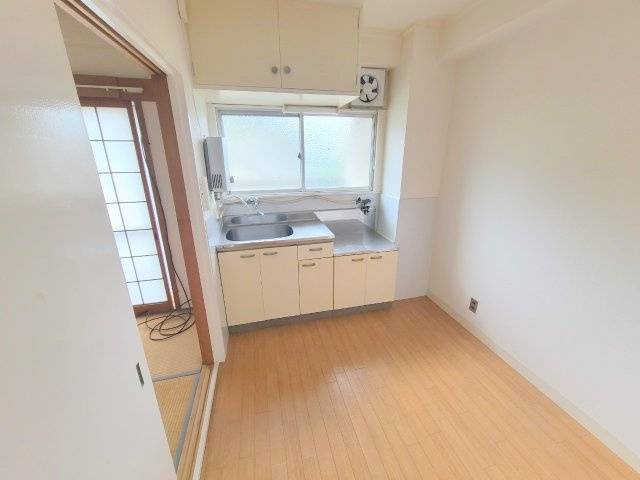 生駒市本町の賃貸マンションのキッチン