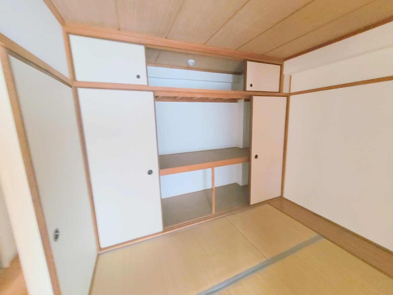 生駒市本町の賃貸マンションの和室