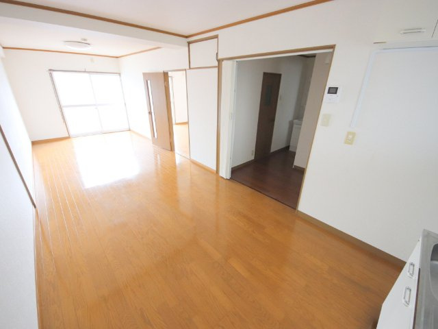 ニュー麹屋マンションの居間・リビング