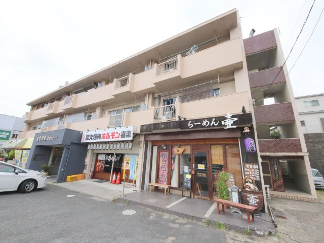 ニュー麹屋マンションの外観