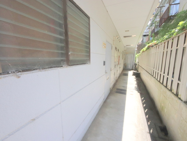 ハイツ有明のエントランス