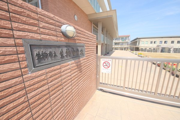 ハイツ有明の周辺|中学校「生駒市立生駒中学校まで590m」