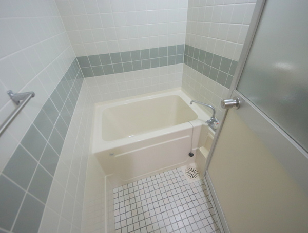 ハイツ有明の浴室