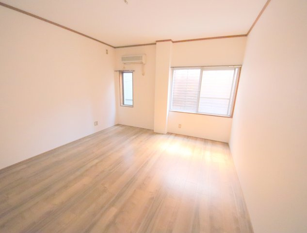 コーポ華の居間・リビング