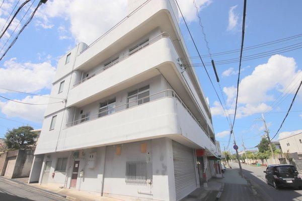 マンションヒライのエントランス