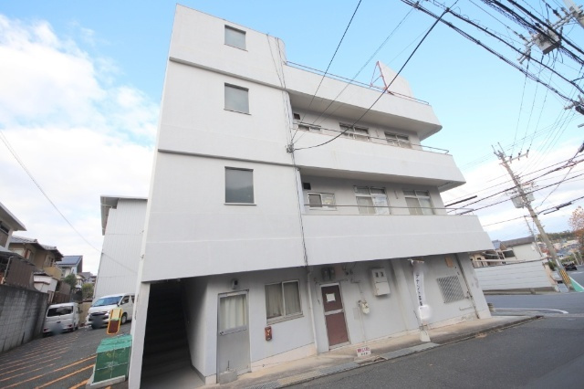 マンションヒライのエントランス