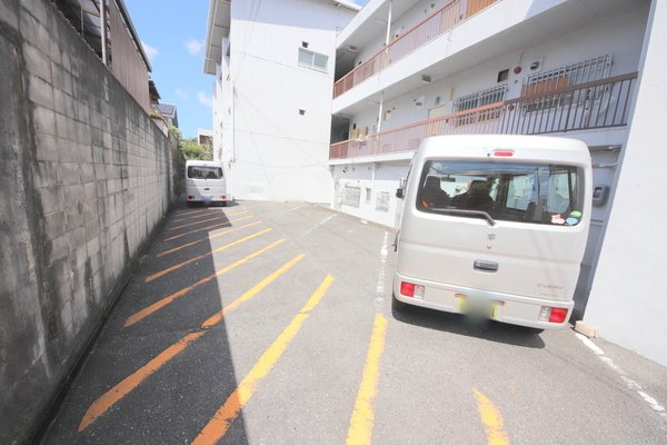 マンションヒライの駐車場