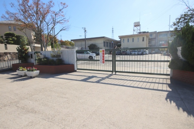 マンションヒライの周辺|小学校「奈良市立三碓小学校まで907m」