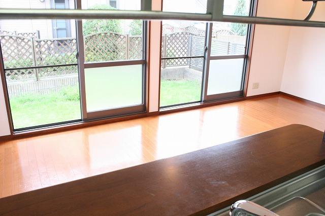 昴の郷学園前の居間・リビング|ゆったりとした居間です