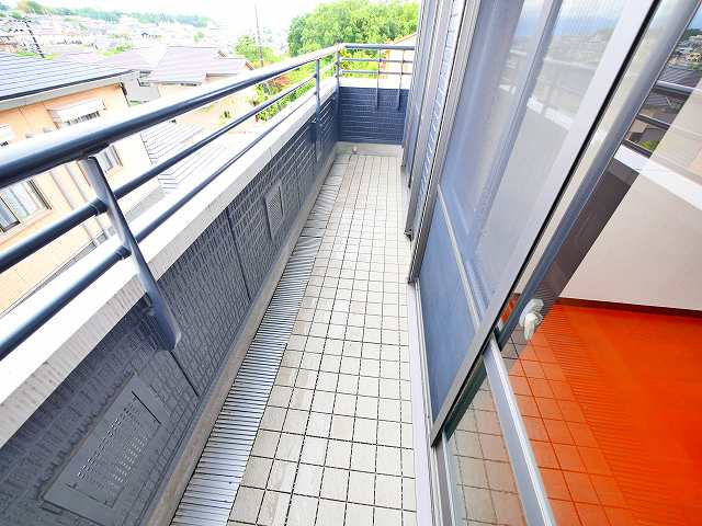 昴の郷学園前のバルコニー