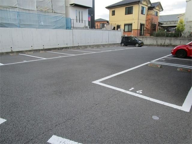 リトルジャーニーの駐車場